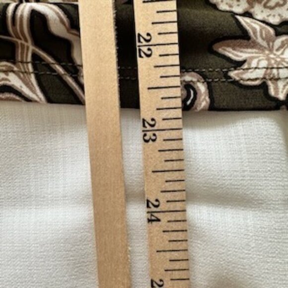 Chico's Women's Dark Floral Print Keyhole 3/4 Sleeve Blouse Size 3 Boho Peasant - Picture 7 of 9